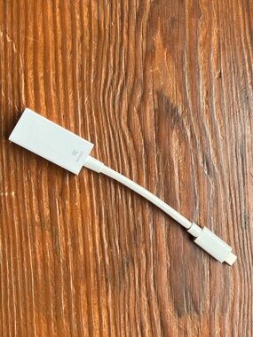 Insignia USB-C to VGA Adapter | 1080p Full HD | White | Excellent